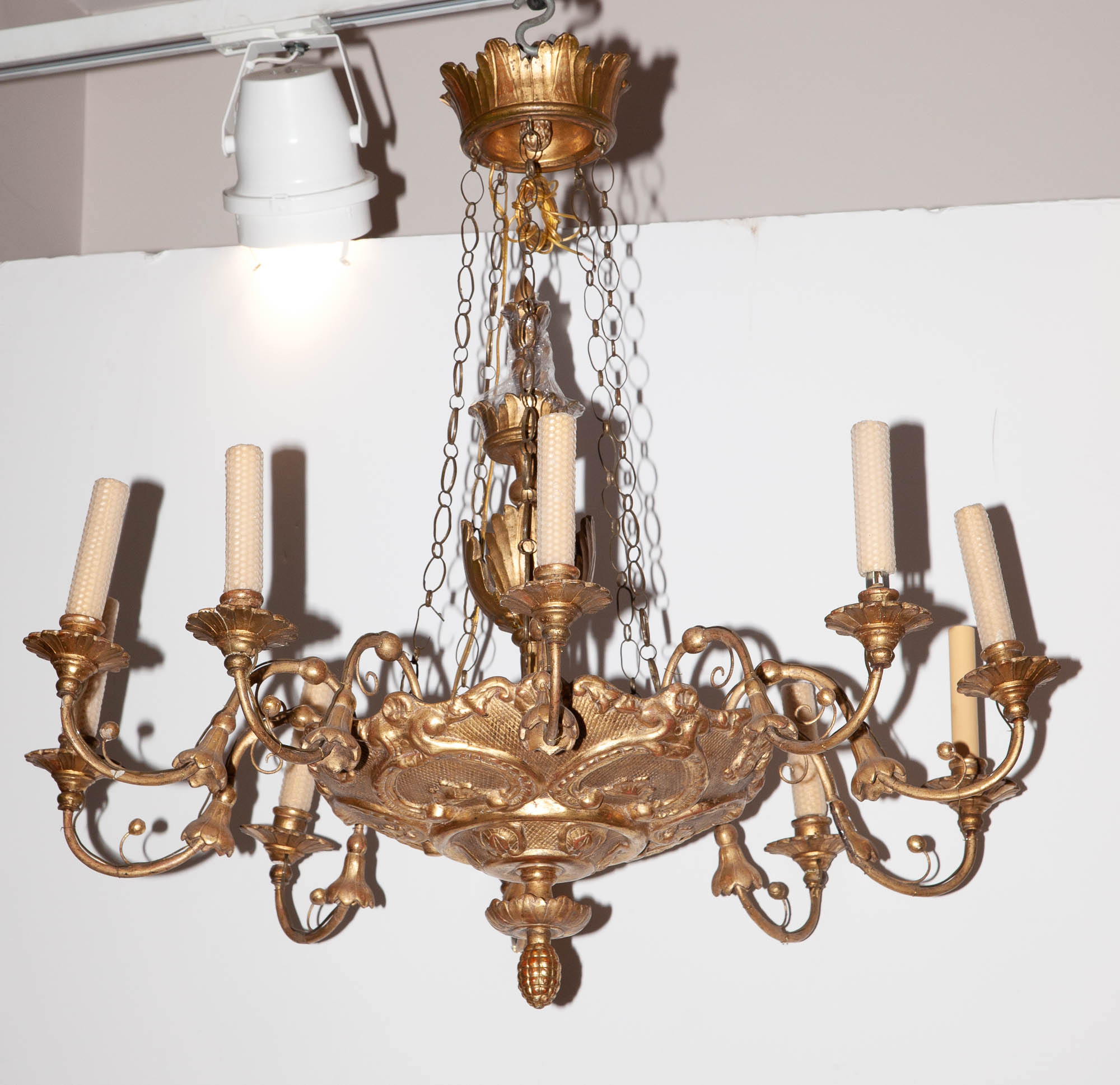 Lot image - Continental Neoclassical Giltwood Ten-Light Chandelier
