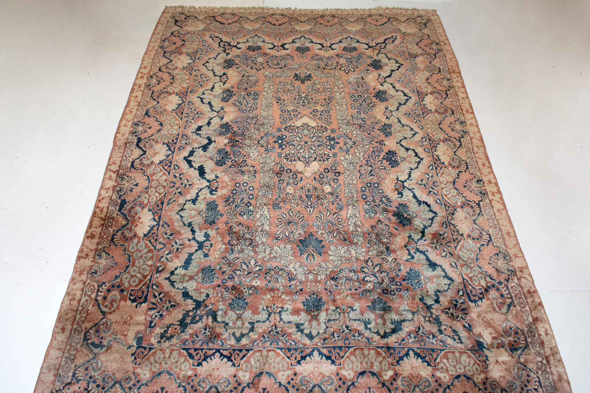 Lot image - Sarouk Carpet