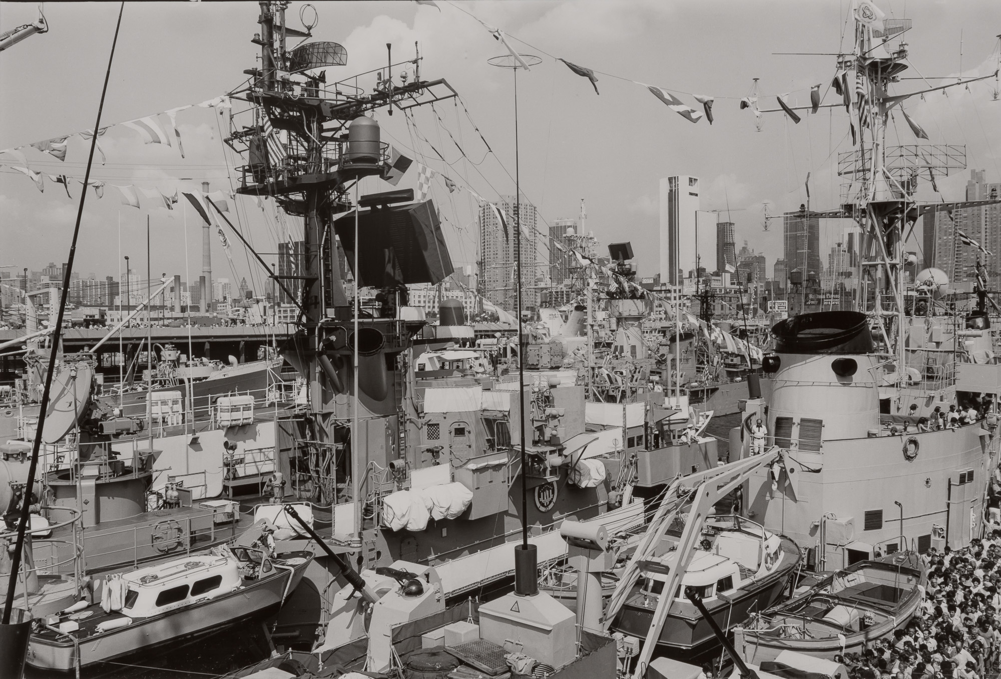 Lot image - PAPAGEORGE, TOD (b. 1940).  New York Pier, July 5,