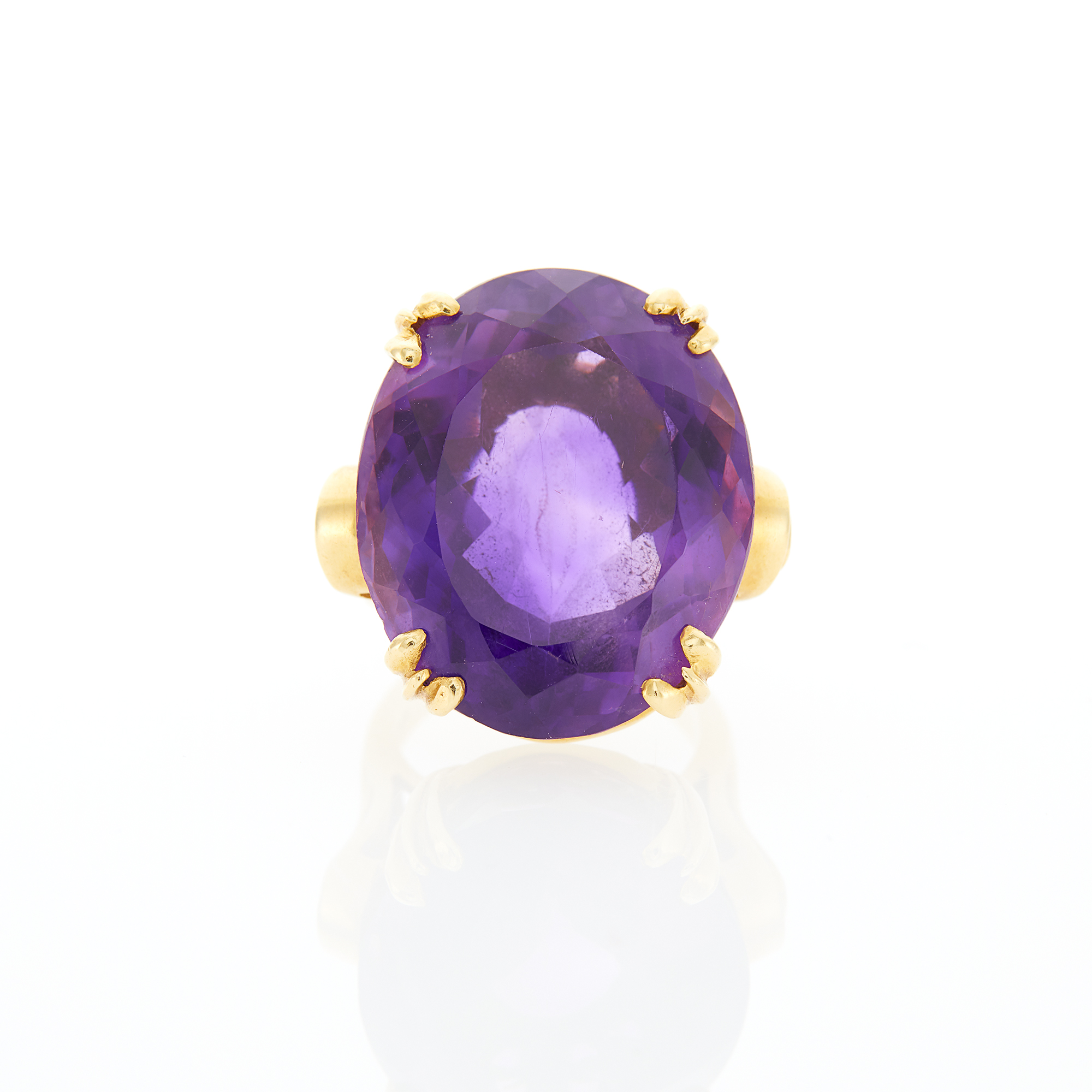 Lot image - Gold and Amethyst Ring