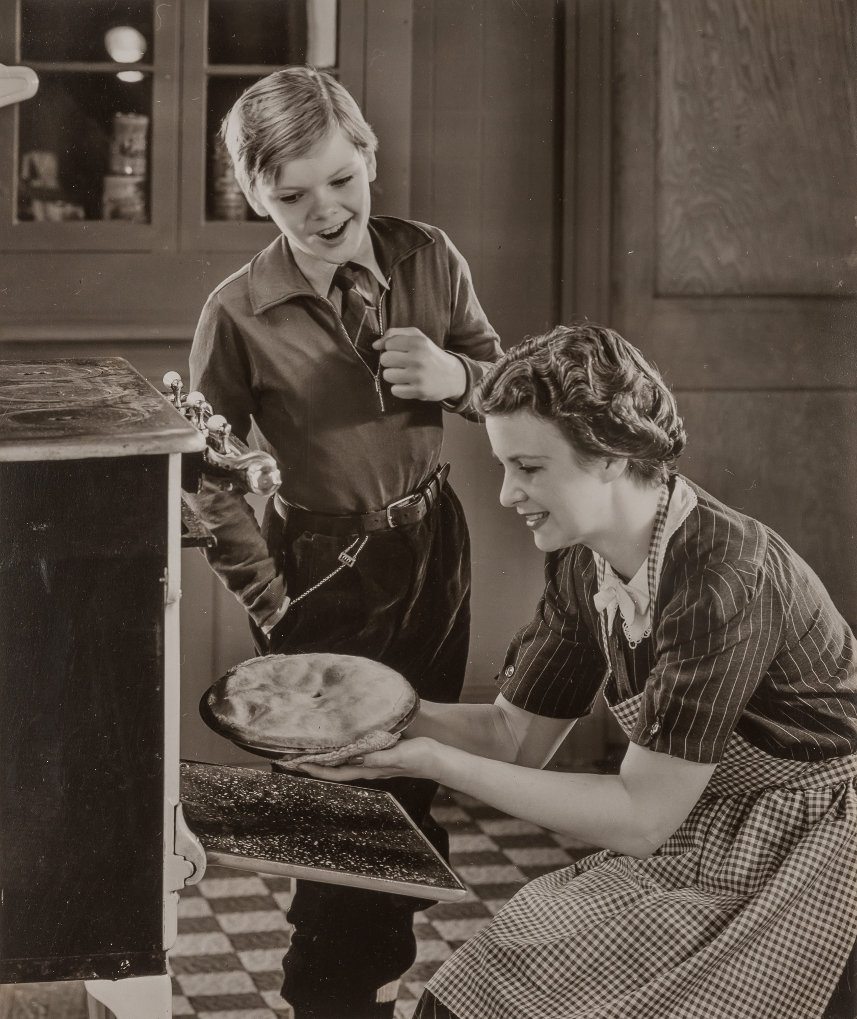 Lot image - FITZ, W. GRANCEL (1894-1963)  [Mother and Child with Apple Pie],