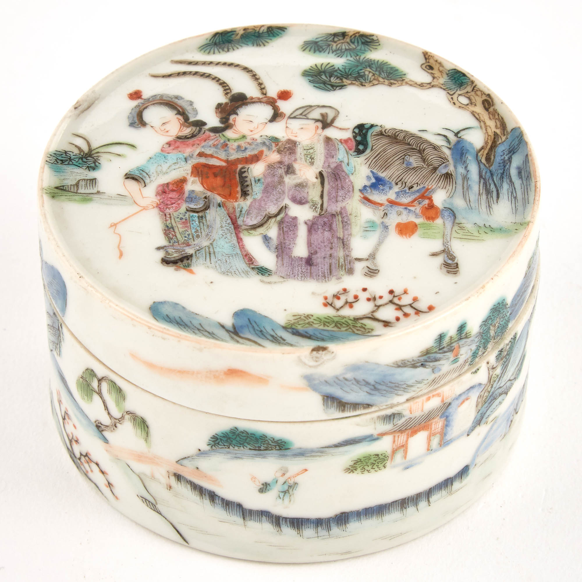 Lot image - Chinese Famille Rose Enameled Porcelain Covered Box
