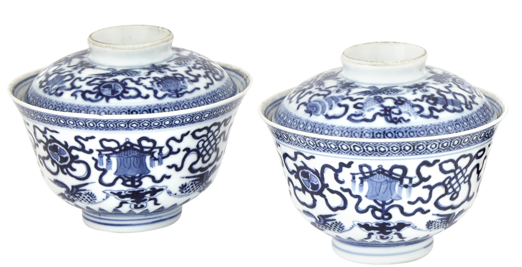 Lot image - A Pair of Chinese Blue and White Porcelain Bowls and Covers