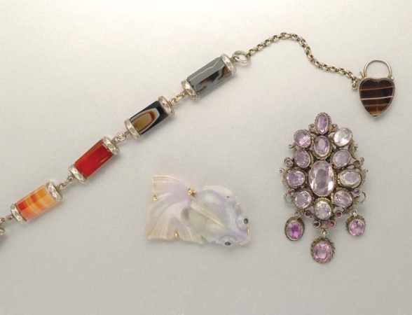 Lot image - Scottish Agate Bracelet, Amethyst Pendant Brooch and Two-Color Jade Pin