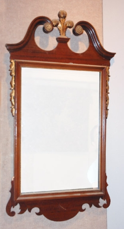 Lot image - Federal Style Parcel Gilt Mahogany Mirror