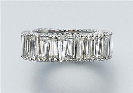 Lot image - Diamond Band Ring
