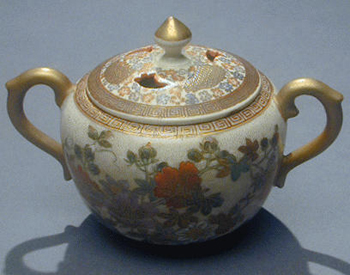 Lot image - Satsuma Covered Bowl Meiji Period, four-character Shozan seal