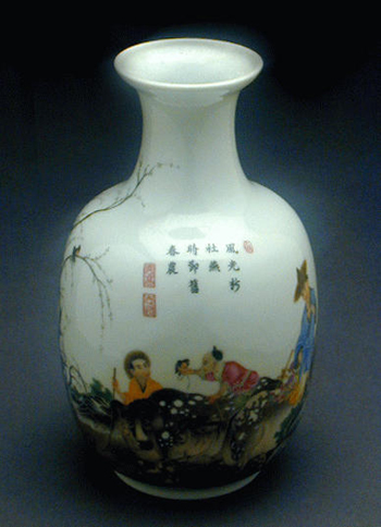 Lot image - Finely-Enameled Porcelain Bottle Vase Circa 1930, sealed Degao and Xuentse