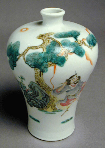 Lot image - Famille Rose Miniature Meiping Six-Character Red Seal of Qianlong, probably circa 1930