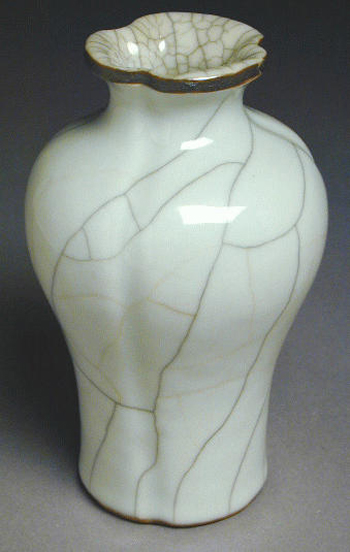 Lot image - Trilobed Vase with Guan-Type Glaze Four-Character Yongzheng Seal and Probably of the Period