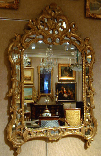 Lot image - Louis XV Style Carved Gilt-Wood Mirror