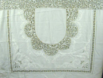 Lot image - Linen and Lace Banquet Cloth