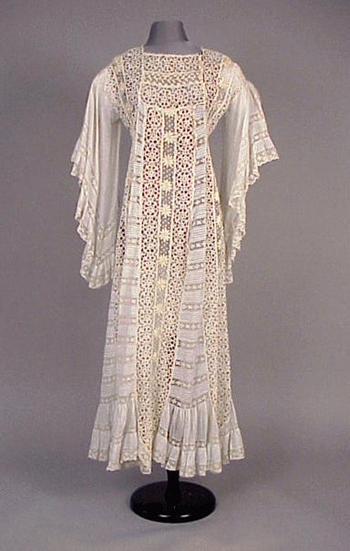 Lot image - Pale Blue Mull and Lace Peignoir