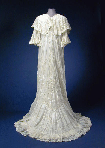 Lot image - Ruffled Mull Peignoir