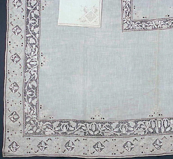 Lot image - Ecru Linen and Needle Lace Tablecloth
