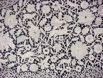 Lot image - Milanese Lace Figural Tablecloth