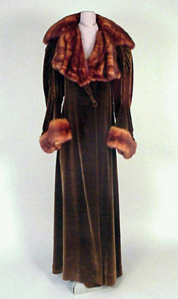 Lot image - Mangone Velvet Coat