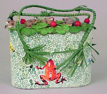 Lot image - Aleja Bee Frog Theme Bag