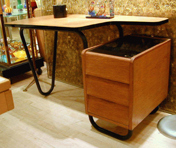 Lot image - Oak, Formica and Tubular Steel Desk