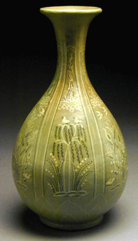 Lot image - Sanggam Bottle Vase 13th Century