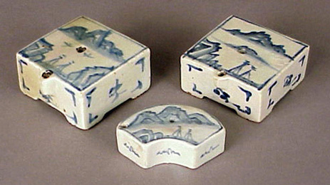 Lot image - Three Small Blue and White Waterdroppers 19th Century