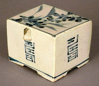 Lot image - Large Blue and White Waterdropper 19th Century