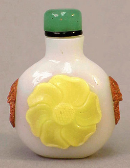 Lot image - Multicolor Applique White Glass Snuff Bottle