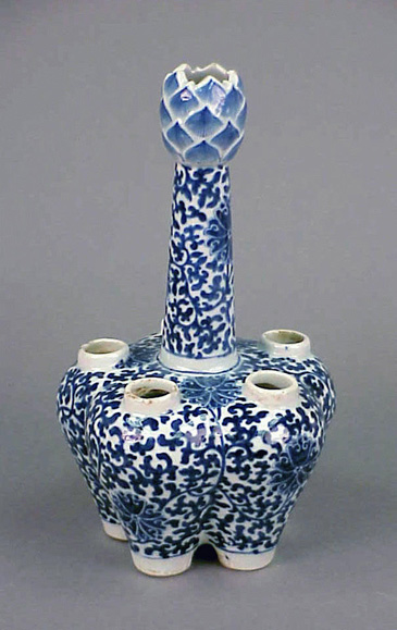 Lot image - Blue and White Porcelain Islamic-Form Flower Vase