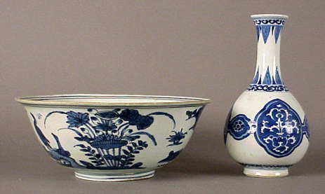 Lot image - Blue and White Bowl and a Blue and White Bottle Vase