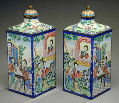 Lot image - Pair of Canton Enamel Bottles