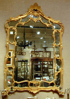Lot image - Georgian Style Gilt-Wood Mirror