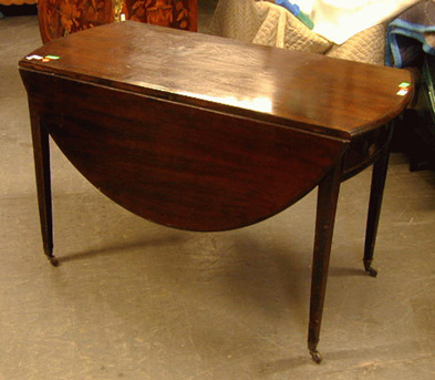 Lot image - George III Mahogany Drop-Leaf Table