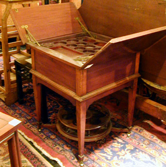 Lot image - Edwardian Mahogany Cellaret