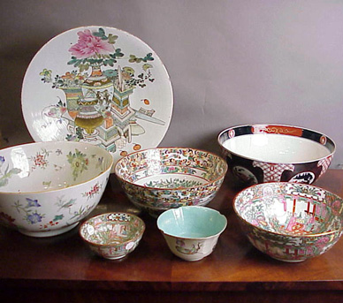Lot image - Group of Seven Chinese Export Porcelain Articles