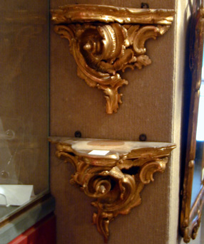 Lot image - Pair of Italian Rococo Style Gilt Carved Wood Wall Brackets
