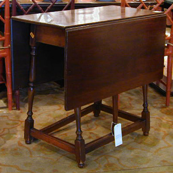 Lot image - Georgian Style Mahogany Gate-Leg Table