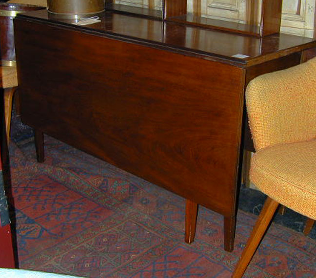 Lot image - Federal Style Inlaid Mahogany Drop-Leaf Table