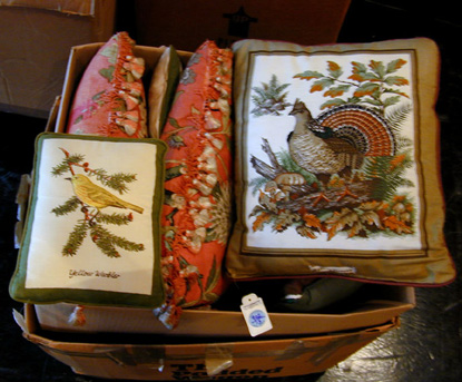 Lot image - Group of Pillows