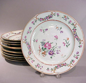 Lot image - Set of Eighteen Chinese Export Porcelain Luncheon Plates