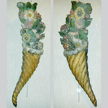 Lot image - Pair of Continental Polychrome and Gilt-Decorated Cornucopia Wall Decorations