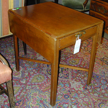 Lot image - George III Mahogany Pembroke Table