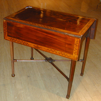 Lot image - George III Satinwood and Mahogany Pembroke Table