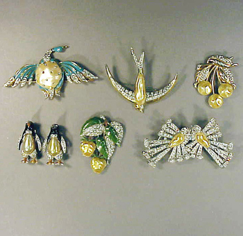 Lot image - Group of Seven Pearl Belly Pins