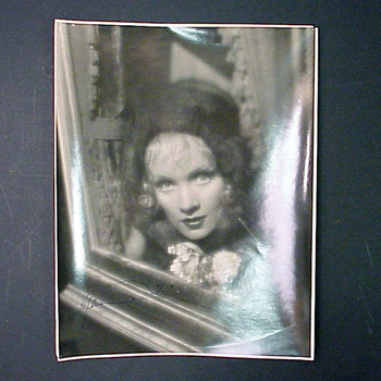 Lot image - DIETRICH, MARLENE; Inscribed photograph