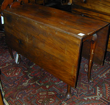 Lot image - George II Style Mahogany Drop-Leaf Table