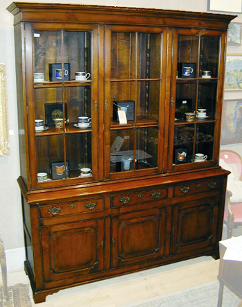 Lot image - Georgian Style Mahogany Bookcase Cabinet