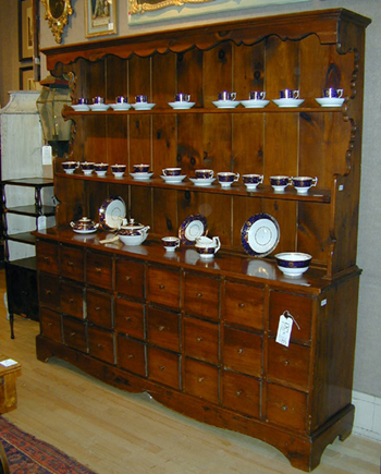 Lot image - Provincial Georgian Style Pine Hutch