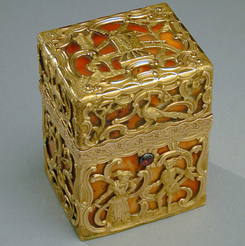 Lot image - George II/III Gold and Agate Necessaire