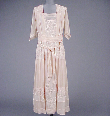 Lot image - Pink Wisteria Embroidered Gown