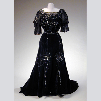 Lot image - Drecoll Black Velvet Ball Gown